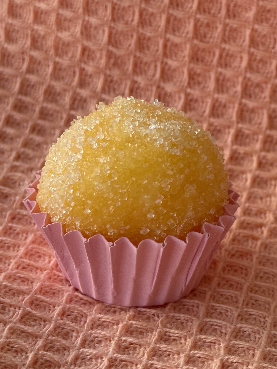 Beijinho polvilhado com açúcar cristal